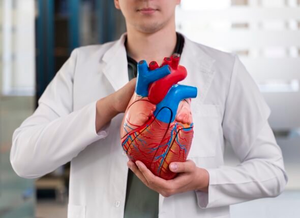 male-student-practicing-medicine